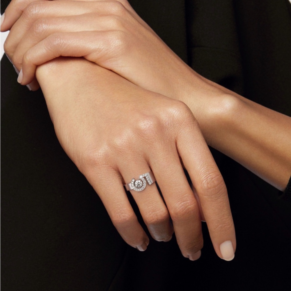 🪩 Chanel engraved💍 shiny silver ‘5’ 💎 Ring🫸🏼 Size 6 🖐🏾